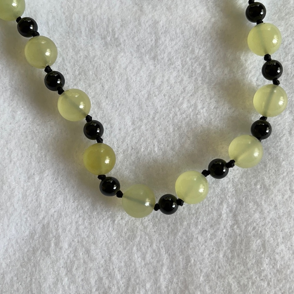 Light Green Jade & Black Onxy Hand Knotted Necklace